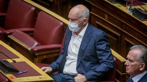 Βουλή: Μάθημα ευθύνης από τον Γιώργο Παπανδρέου - Ο μοναδικός με μάσκα και αποστάσεις ασφαλείας στην Ολομέλεια [εικόνες]