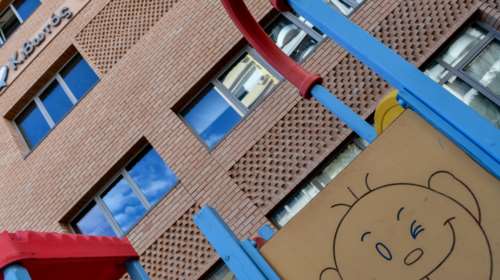 &quot;Να λέτε καλά λόγια για τον πατέρα Αντώνιο&quot;: Το μήνυμα που έλαβαν παιδαγωγοί της Κιβωτού του Κόσμου