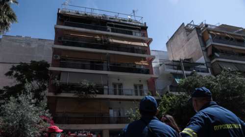 Πυρκαγιά σε διαμέρισμα στην Καλλιθέα - Απεγκλωβίστηκαν ένοικοι