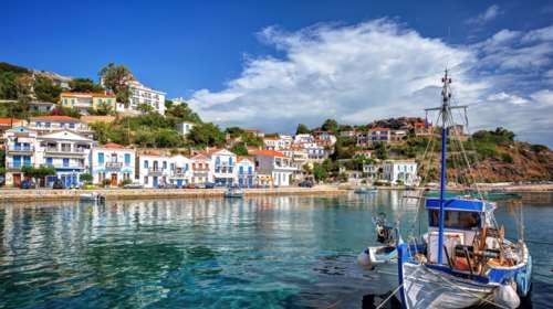 Το &quot;χαρισματικό&quot; ελληνικό νησί που βρίσκεται στους 50 κορυφαίους προορισμούς παγκοσμίως για το 2024