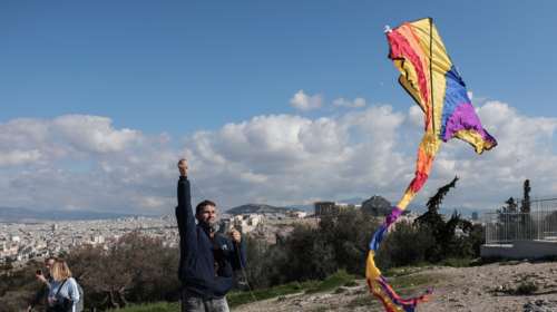 Καθαρά Δευτέρα με συννεφιά, σκόνη και υψηλές θερμοκρασίες - Πού θα εκδηλωθούν καταιγίδες