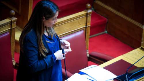 Δόμνα Μιχαηλίδου: Αν χρειαστεί θα παίρνω το παιδί στη Βουλή - Δεν με αγχώνει καθόλου [βίντεο]