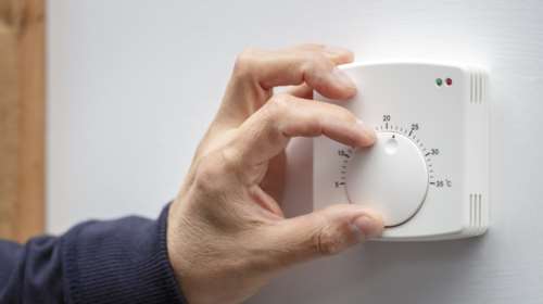 Τι συμφέρει στη θέρμανση: Πώς θα εισπράξετε επιδότηση έως 5.000 ευρώ μετρητά για να βάλετε αντλία θερμότητας