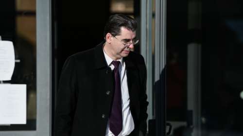 Καραϊβάζ: Η συνταρακτική ανάρτηση του πατέρα Τοπαλούδη για τον δημοσιογράφο - Εγιναν &quot;οικογένεια&quot; μετά τον θάνατο της Ελένης