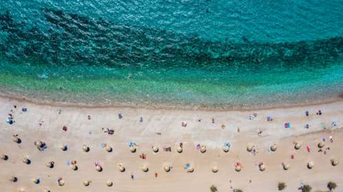 Οι τρεις κρυφές παραλίες της Αττικής: &quot;Ανέγγιχτες&quot;, με καταγάλανα νερά - Μία ώρα από το κέντρο [βίντεο]