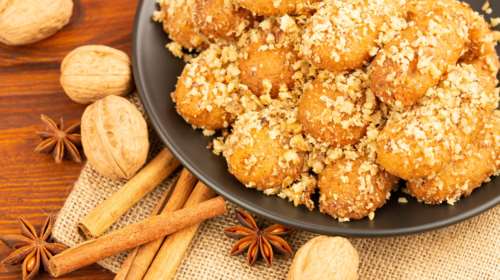 Η πιο δημοφιλής συνταγή για μελομακάρονα που θα τα φτιάχνετε ξανά και ξανά