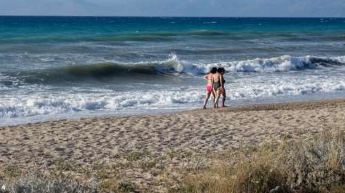 Καιρός: Ισχυροί άνεμοι και σήμερα και θερμοκρασία έως 35 βαθμούς