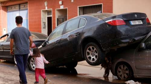 Απόγνωση στη Βαλένθια: &quot;Την κρατούσα από το χέρι και ξαφνικά φούσκωσε ο χείμαρρος&quot; - Λιγοστεύουν οι ελπίδες για αγνοούμενους