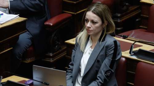 Αγγελική Αδαμοπούλου: Εφυγε από το ΜέΡΑ25, πήγε στον ΣΥΡΙΖΑ και σε δύο μήνες ανεξαρτητοποιήθηκε - Αποχωρεί από την πολιτική