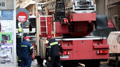 Πυρκαγιά ξέσπασε σε διαμέρισμα στο Ίλιον - Απεγκλωβίστηκαν 5 άτομα