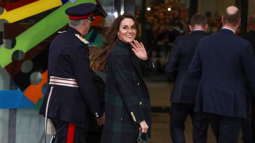 Κέιτ Μίντλετον: Η θεϊκή εμφάνιση με tartan μετά το φαρμάκι του πρίγκιπα Χάρι και το μεγάλο στιλιστικό λάθος της