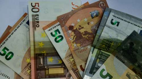 Ποιοι θα ωφεληθούν από τον &quot;κουμπαρά&quot; του υπερπλεονάσματος - Σκέψεις για νέο, έκτακτο επίδομα