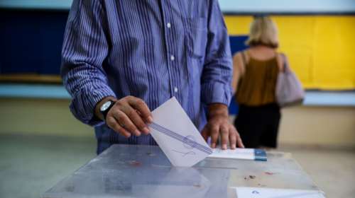 Δημοσκόπηση Opinion Poll: Προβάδισμα 17,4% της ΝΔ έναντι του ΣΥΡΙΖΑ - Το 74% δηλώνει ότι θα εμβολιαστεί