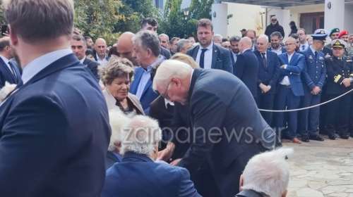 Με συνθήματα υποδέχθηκαν στη μαρτυρική Κάνδανο τον Γερμανό πρόεδρο Σταΐνμάιερ: &quot;Δεν θέλω να πιάσω το χέρι του σφαγέα&quot; [εικόνες]