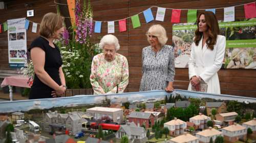 Βασίλισσα Ελισάβετ προς Κέιτ Μίντλετον: Σε βλέπω ήδη ως την επόμενη βασίλισσα