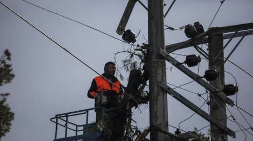 ΔΕΔΔΗΕ: Αποκαταστάθηκαν οι βλάβες από την κακοκαιρία Bora στη Θεσσαλονίκη - Έως το βράδυ στη Χαλκιδική