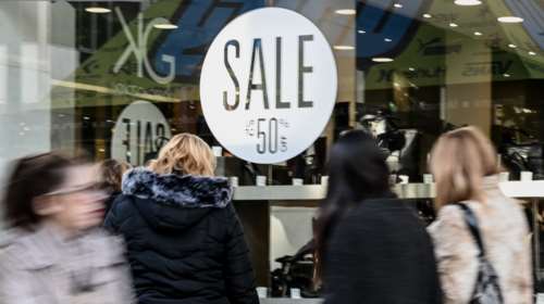 Ξεκινούν οι ενδιάμεσες εκπτώσεις - Ανοιχτά τα καταστήματα την Κυριακή 7/11