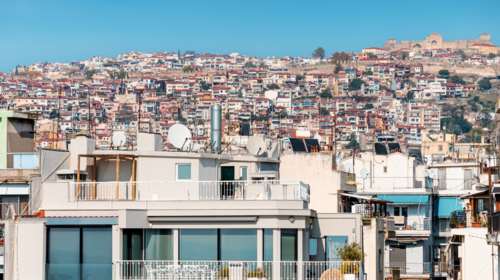 &quot;Ώρα μηδέν&quot; για το άνοιγμα των κλειστών ακινήτων: Με διπλό ΕΝΦΙΑ πιέζει η κυβέρνηση τις τράπεζες