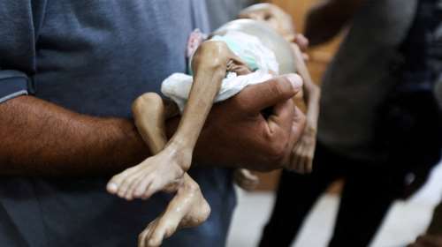 Δημοσίευμα-σοκ από τον Guardian: Η &quot;εξίσωση της πείνας&quot; στη Γάζα - Πώς το Ισραήλ προκαλεί λιμό στους Παλαιστίνιους