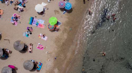 Αυτές είναι οι 19 παραλίες της Αττικής που έχουν Γαλάζια Σημαία