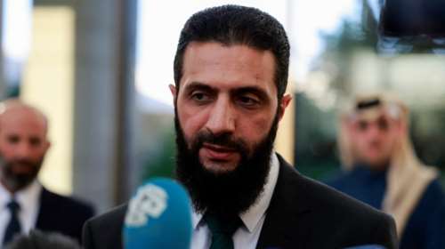 Συρία: Ο ντε φάκτο ηγέτης της χώρας Άχμεντ αλ Σάρα ανακοίνωσε τη διάλυση της Χάγιατ Ταχρίρ αλ Σαμ