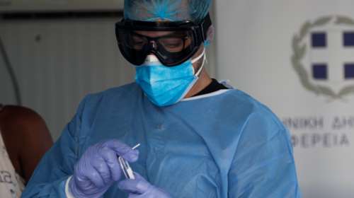 Φάρμακο για τον κορονοϊό με ελληνική σφραγίδα: Τον Οκτώβριο αναμένεται η έγκριση από τον ΕΜΑ