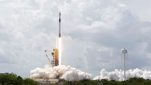 Kαρέ - καρέ η ιστορική εκτόξευση της Space Χ - Ενθουσιασμένοι Έλον Μασκ και Ντόναλντ Τραμπ [εικόνες, βίντεο]