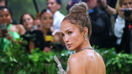 Ελληνίδα αεροσυνοδός καρφώνει την Τζένιφερ Λόπεζ: Eίναι αγενής - Τι λέει για τη σταρ που άλλαζε φορέματα επί μιάμιση ώρα