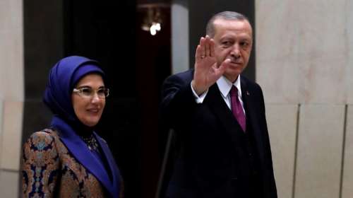 Πανηγυρίζει η Εμινέ Ερντογάν για την Αγιά Σοφιά - &quot;Δόξα τον Αλλάχ&quot; [εικόνα]
