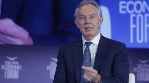 Τόνι Μπλερ στο Φόρουμ των Δελφών: Ανησυχώ πολύ λόγω Ρωσίας - Με αγχώνει η τρίτη ενσάρκωση του Πούτιν