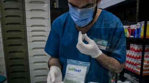 Εκβιάζουν και απειλούν οι φαρμακοποιοί για τα self test- Σήμερα η συνάντηση με το Υπουργείο Υγείας