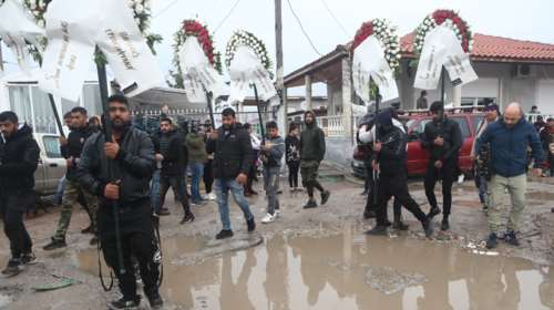 Ο Παϊτέρης στην κηδεία του 16χρονου Ρομά: Θέλουμε να βγει ο Μητσοτάκης να ζητήσει συγγνώμη