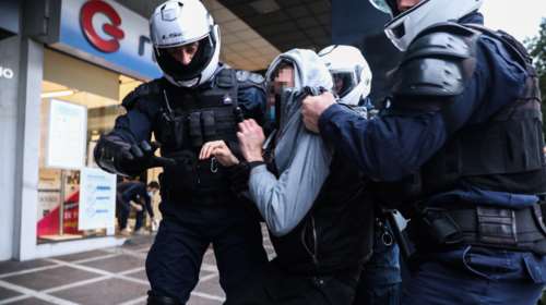 Συγκέντρωση για Κουφοντίνα: Επεισόδια με χημικά σε Προπύλαια και Σύνταγμα