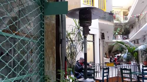 Θεσσαλονίκη: Για καφέ και φαγητό με... κουβερτάκια - Φρένο στις σόμπες στην εστίαση