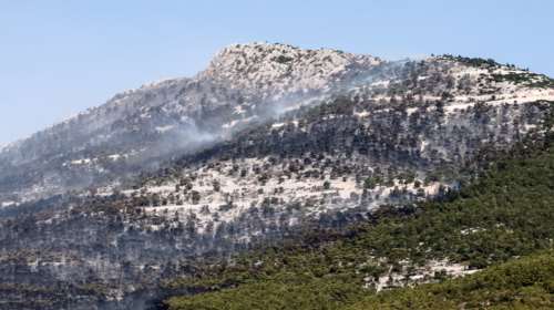 Ανάλυση: Πώς εξηγείται το &quot;φιάσκο&quot; σε Πάρνηθα και Εβρο - Η διασπορά δυνάμεων, τα ακραία φαινόμενα και τα καθηλωμένα Canadair
