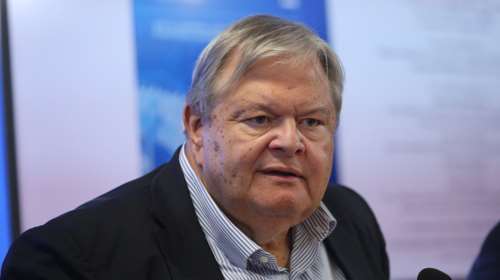 Παρέμβαση Βενιζέλου υπέρ της εκταφής στα Τέμπη - Οι αναφορές στον Κρέοντα και την... κάθαρση