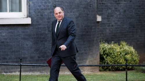 Βρετανία: Εκτός κούρσας διαδοχής ο υπουργός Άμυνας Μπεν Γουάλας - Στηρίζει την επαναφορά του Μπόρις Τζόνσον