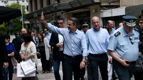 Περιοδεία Μητσοτάκη στην αγορά του Πειραιά - Συνομίλησε με καταστηματάρχες και πολίτες [εικόνες]