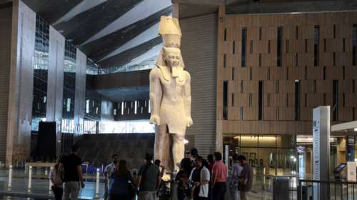 Ανοίγει τις πύλες του το Μεγάλο Aιγυπτιακό Μουσείο: Το μεγαλύτερο στον κόσμο, χτισμένο δίπλα στις πυραμίδες [εικόνες]