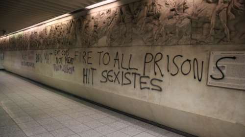 Καρέ- καρέ ο βανδαλισμός στο Μετρό της Ακρόπολης [εικόνες]