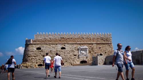 Τραγωδία στο Ηράκλειο: Κατέληξε η 14χρονη που είχε πέσει από τα Ενετικά Τείχη