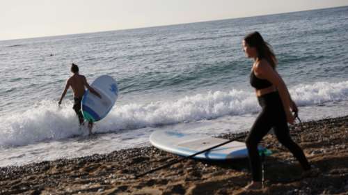 Η Βαρκελώνη άνοιξε για λίγες ώρες τις παραλίες - Πολίτες έκαναν μπάνιο, βόλτα, τζόκινγκ [εικόνες]