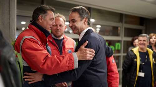 Επίσκεψη Μητσοτάκη στο εργοστάσιο της Pharmathen [Βίντεο]