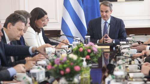 Γιατί ο Μητσοτάκης προχωράει ακάθεκτος στον γάμο των ομόφυλων ζευγαριών και στην τεκνοθεσία: Τι έδειξαν οι μυστικές μετρήσεις του Μαξίμου