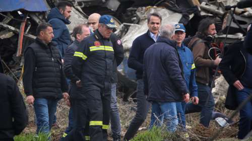 Τραγωδία στα Τέμπη: Σενάρια για αναβολή κατά 2 εβδομάδων των εκλογών- &quot;Προέχει η στήριξη των οικογενειών των θυμάτων&quot;