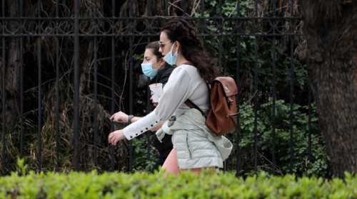 Πρόβλεψη: Ο κορονοϊός δεν θα φύγει τα επόμενα χρόνια - Επιστροφή στην κανονικότητα μετά την άνοιξη του 2022