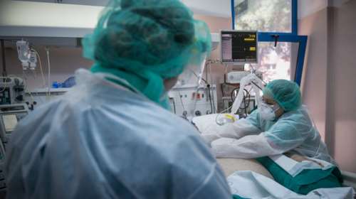 Γιαμαρέλλου: Ανεμβολίαστοι το 93% των διασωληνωμένων που πεθαίνουν - Έξι στους 10 στη Β. Ελλάδα δεν έχουν εμβολιαστεί