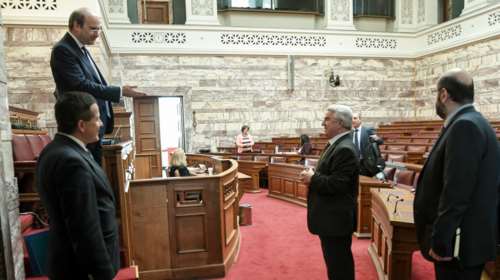 Στα &quot;μαχαίρια&quot; κυβέρνηση - ΣΥΡΙΖΑ στη Βουλή για το περιβαλλοντικό νομοσχέδιο