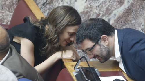 Φτιάχνει βαλίτσες η ομάδα Αχτσιόγλου: Το παρασκήνιο της συνεδρίασης - Οι σκληροί, οι διστακτικοί και οι... "θα δούμε"