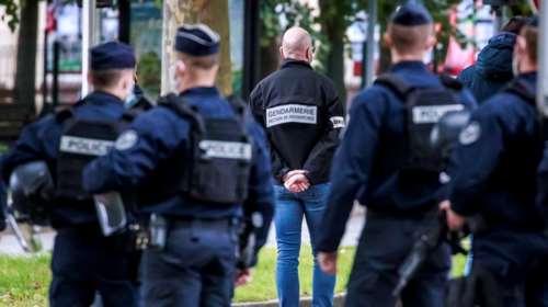 Στο &quot;κόκκινο&quot; το Παρίσι: Ένοπλος αποκεφάλισε άνδρα για σκίτσα του Μωάμεθ - Φώναζε &quot;Αλλάχ άκμπαρ&quot; [βίντεο]